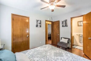 3 Schlafzimmer, Schreibtisch, Bügeleisen/Bügelbrett, kostenloses WLAN