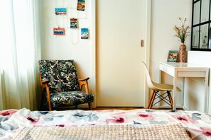 1 dormitorio, tabla de planchar con plancha, wifi y ropa de cama