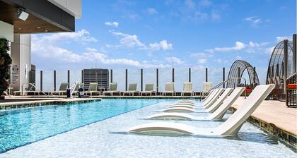 1Bed/1Bath New Resort in Downtown Atlanta Near Centennial Olympic Park!