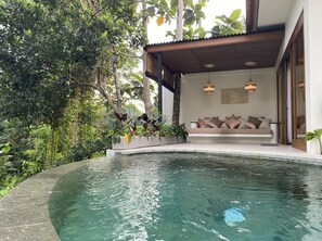 Vila luxo, 1 cama King, piscina particular, vista para o jardim | Terraço/pátio