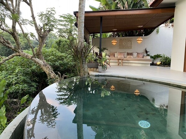 Villa de lujo, 1 cama de matrimonio grande, piscina privada, vistas al jardín | Terraza o patio