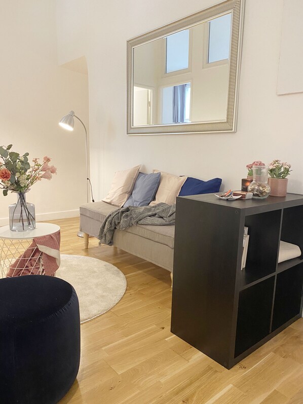 Living area - Paris 2 Separate Rooms 4 Guest (Paris)