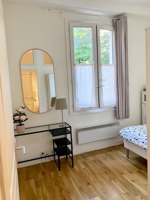 2 bedrooms, WiFi, bed sheets - Paris 2 Separate Rooms 4 Guest (Paris)