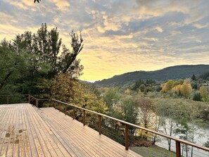 Terrace/patio - River Oasis, all the comforts of home,  with the beauty of the Chetco River! (Brookings)