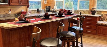 River Oasis, all the comforts of home,  with the beauty of the Chetco River!