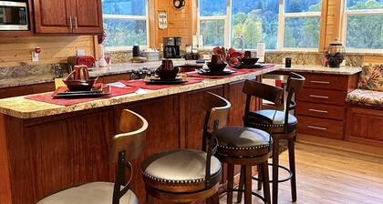 River Oasis, all the comforts of home, with the beauty of the Chetco River!