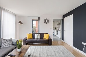 TV - King’s Cross Cabin, 2-Bedroom 2-Bath Modern Property in Camden (Greater London)