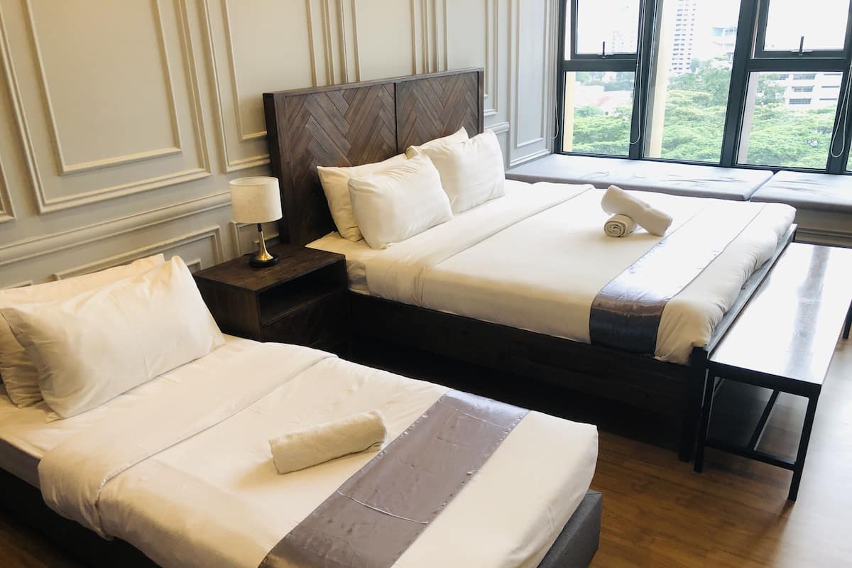 Deluxe Studio | Desk, laptop workspace, iron/ironing board, free WiFi