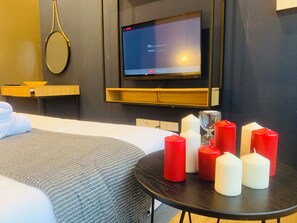 Standard Studio, 1 King Bed