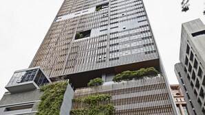 A tall, modern building with a prominent sign reading "EXSIM CEVONZ". - Ceylonz Suites by Roomy (Kuala Lumpur)