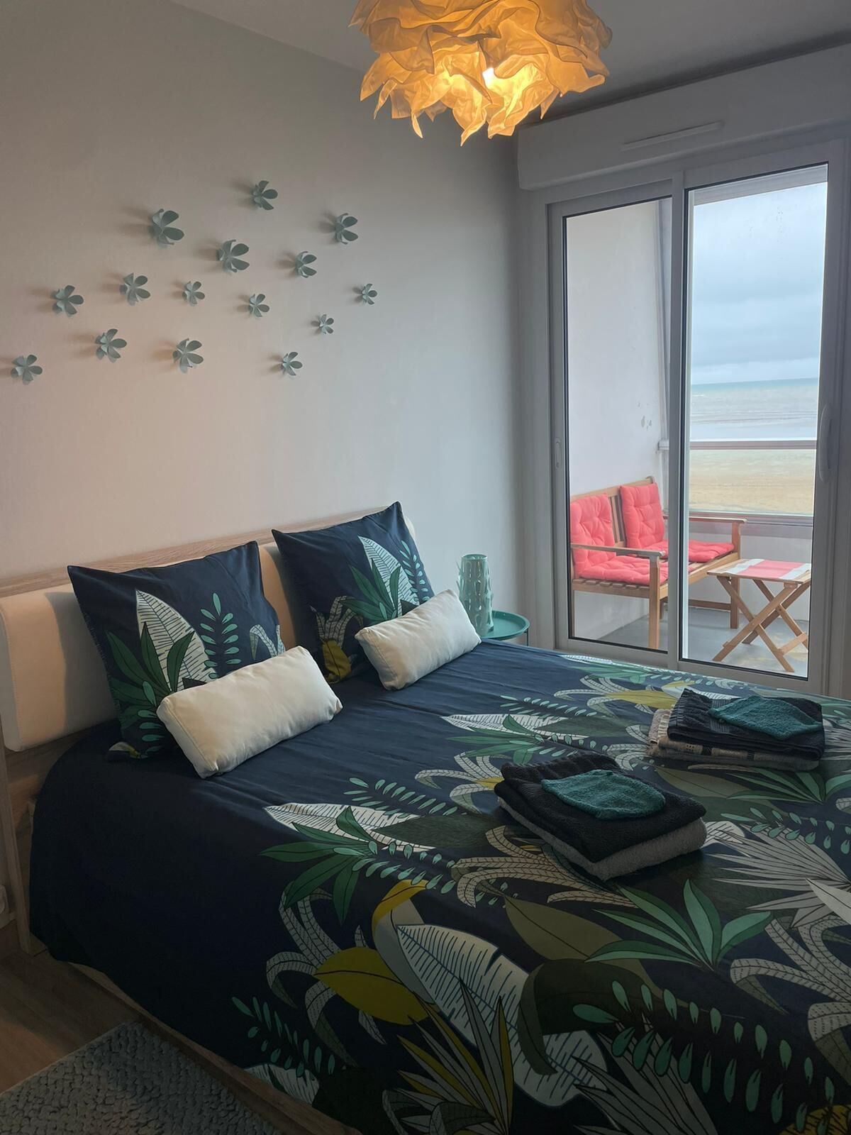 1 slaapkamer, een strijkplank/strijkijzer, gratis wifi, beddengoed