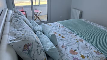 1 slaapkamer, een strijkplank/strijkijzer, gratis wifi, beddengoed