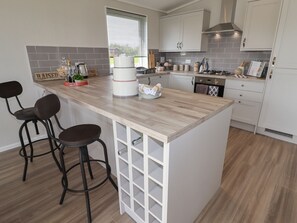 Fridge, dishwasher, electric kettle, toaster - 35 Delamere Point (Northwich)