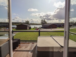 Property grounds - 35 Delamere Point (Northwich)