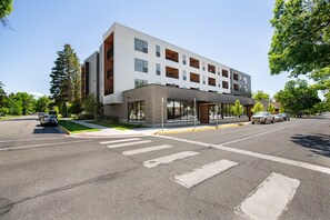 Exterior - Style Points Shelter: Downtown (Bozeman)