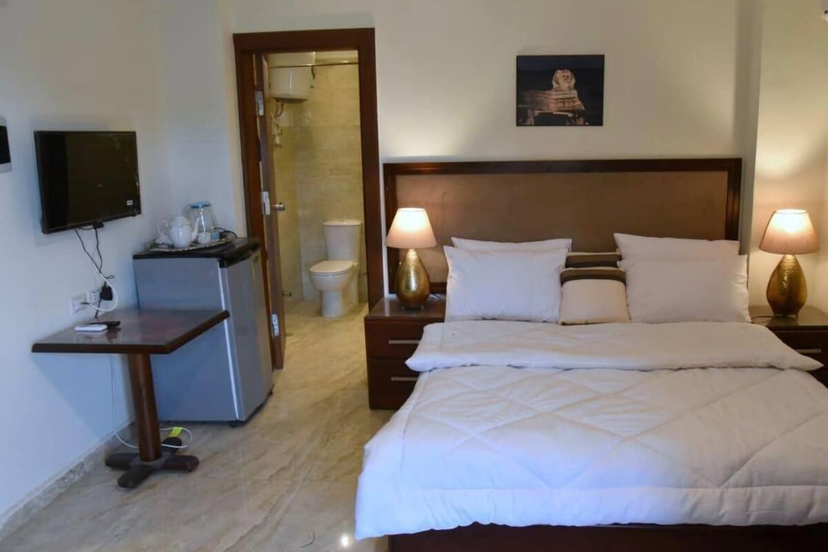 Habitación doble Deluxe de uso individual | Escritorio, tabla de planchar con plancha y wifi gratis