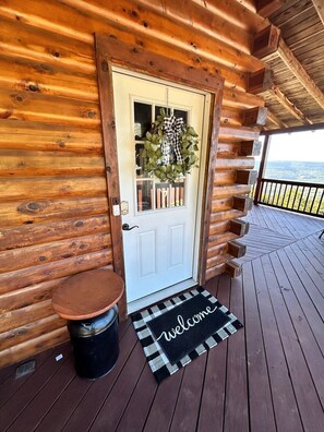 Exterior detail - Canyon's Edge Family Cabin- best scenic canyon views, hot tub & fire pit! (Jasper)