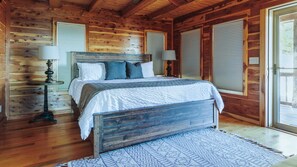 4 soverom, strykejern/-brett, wi-fi (inkludert) og sengetøy