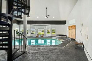 من حمّامات السباحة المغطاة، حمّام سباحة مُدفَّأ