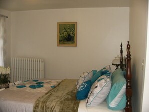1 bedroom, iron/ironing board, WiFi, bed sheets - Cozy, comfortable and conveniently close to historic downtown Stroudsburg! (Stroudsburg)