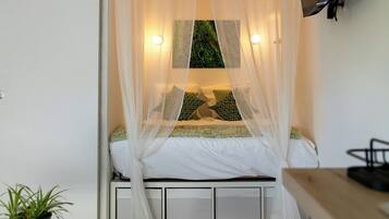 1 chambre, bureau, fer et planche Ă repasser, lit parapluie