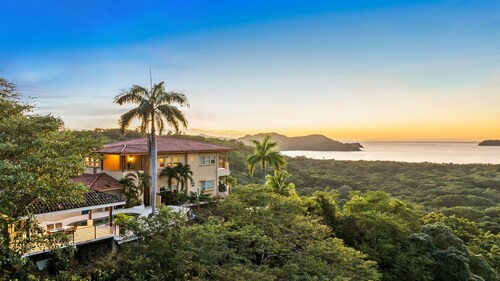 Papagayo Penthouse | Private Pool & Sunset Views