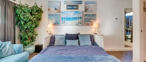 1 bedroom, desk, iron/ironing board, WiFi