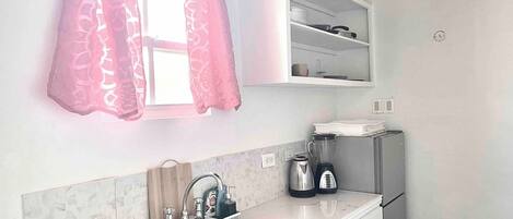 Fridge, microwave, stovetop, coffee/tea maker