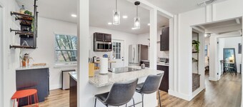 Tropical & Elegant l Pool, Bonfire, Outdoor Entertainment l Central Location