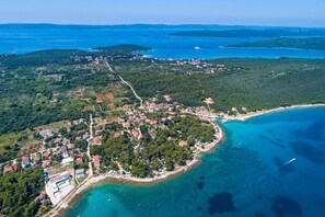 Dormitório compartilhado, 1 quarto, para fumantes, varanda | Praia | Perto da praia