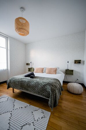 4 bedrooms, desk, travel crib, free WiFi