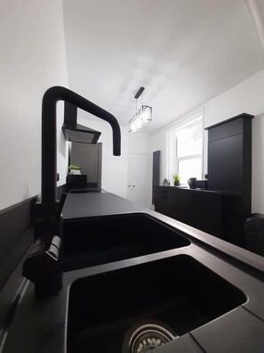 Interior - Spacious 5-bed House - Sleeps 10, Garden & Parking (Manchester)