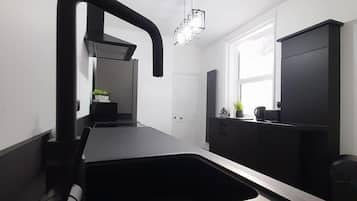 Réfrigérateur, micro-ondes, four, plaque de cuisson