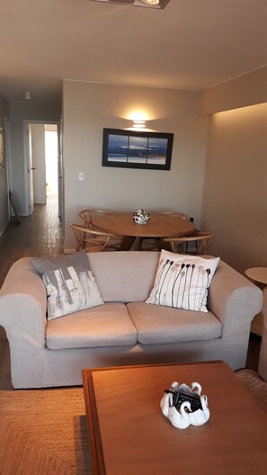 Living area - COMPLETELY RENOVATED APT BY THE OCEANSIDE  (Punta del Este)