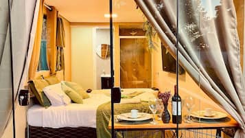 Deluxe Suite | 1 bedroom, free WiFi, bed sheets