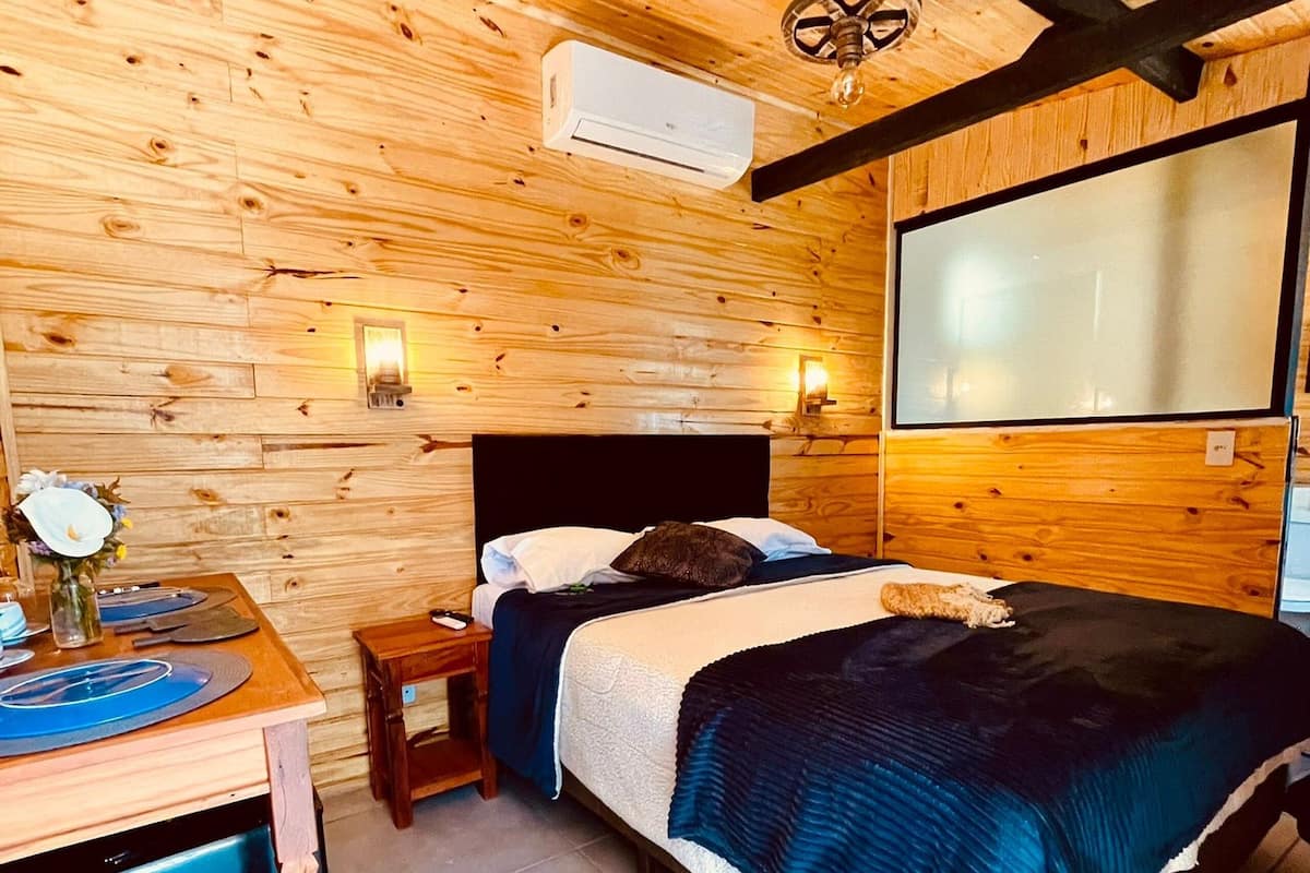 Chalet romántico | 1 habitación, wifi gratis y ropa de cama