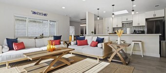 The Beachsides Bliss, BBQ, Arcade, Game Room, Fire Pit Patio, 5 Miles to Beaches