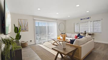 Smart TV, videogames, pebolim, mesa de pingue-pongue