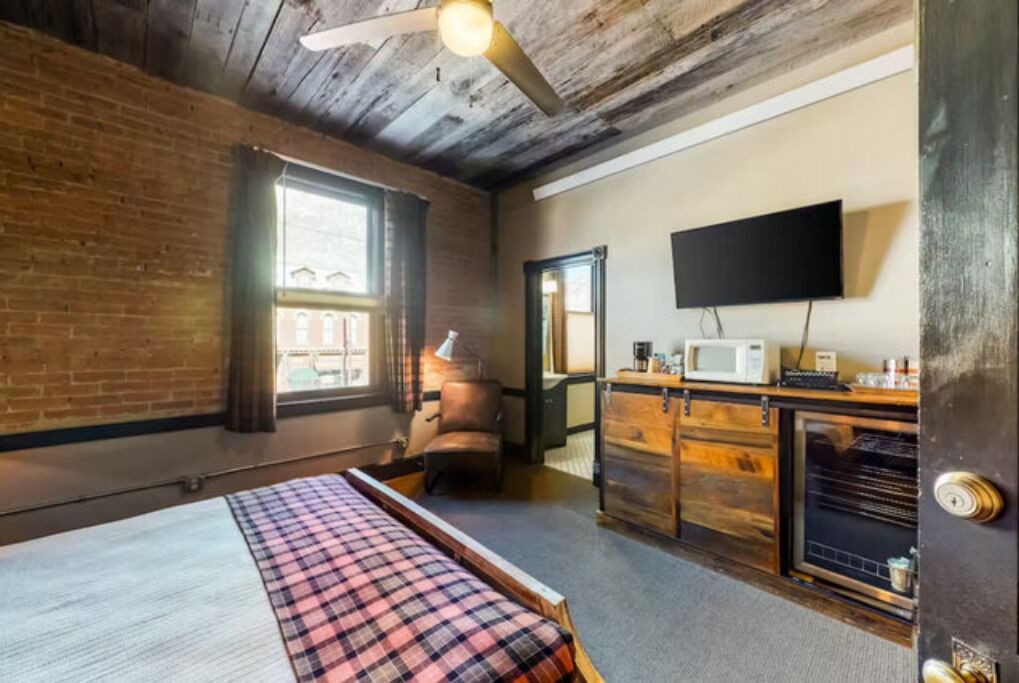 Benson Lodge Room -2