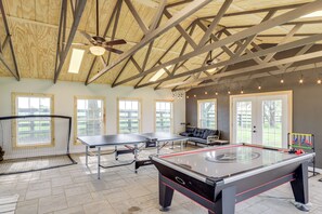 Games room - Dry Ridge Rental Home w/ Hot Tub & Game Room! (Dry Ridge)