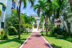 Property grounds - Superb 2 Bedroom Penthouse (Playa Del Carmen)