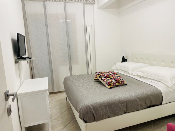 1 bedroom, desk, iron/ironing board, free WiFi