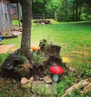 Property grounds - Stylish Skoolie Lake Cumberland (Monticello)