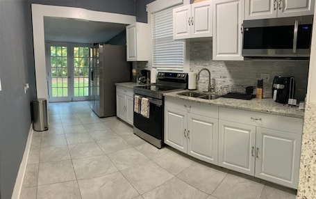 Apartment | Private kitchen | Fridge, microwave, oven, blender