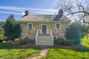 Exterior - Cozy Stone Cottage in Round Hill, VA (Round Hill)