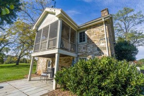 Exterior - Cozy Stone Cottage in Round Hill, VA (Round Hill)