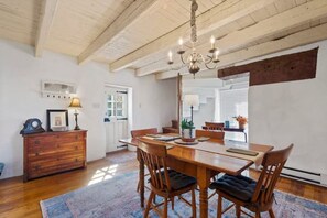 Dining - Cozy Stone Cottage in Round Hill, VA (Round Hill)