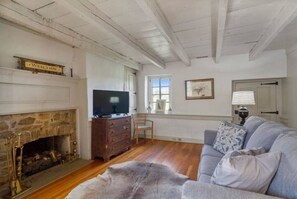 Téléviseur connecté, foyer, lecteur de DVD