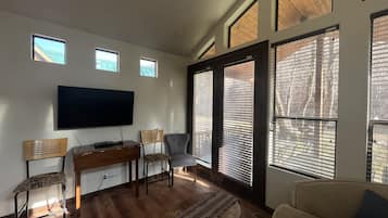 特級小屋 | 2 間睡房、手提電腦工作空間、免費 Wi-Fi、床單