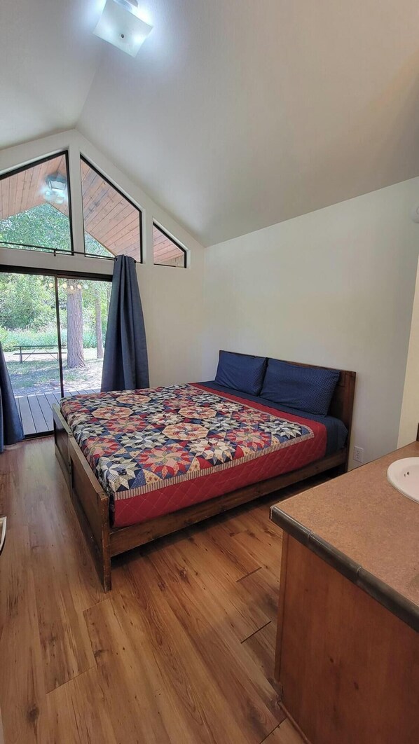 2 bedrooms, laptop workspace, free WiFi, bed sheets